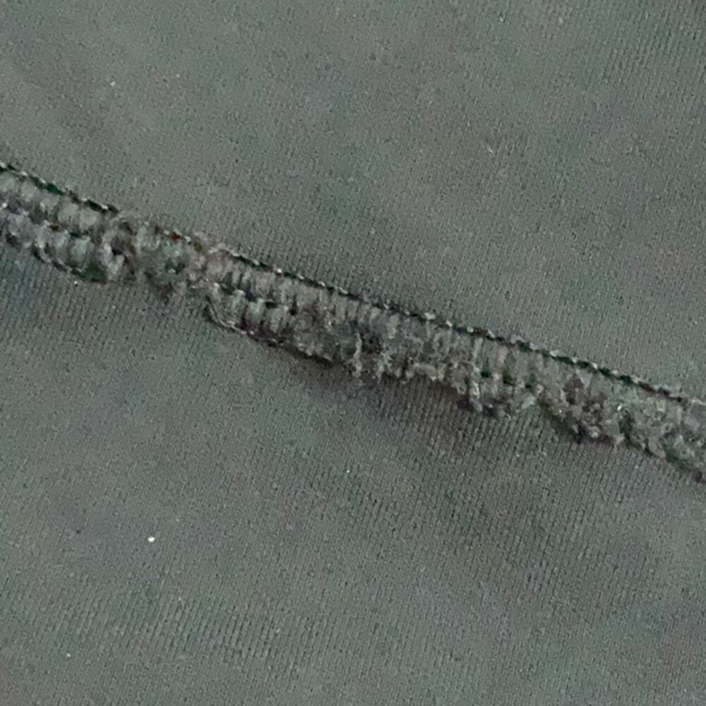 LuLuLemon Tight Mesh Inset Zipper Pockets Capri - Picture 7 of 13